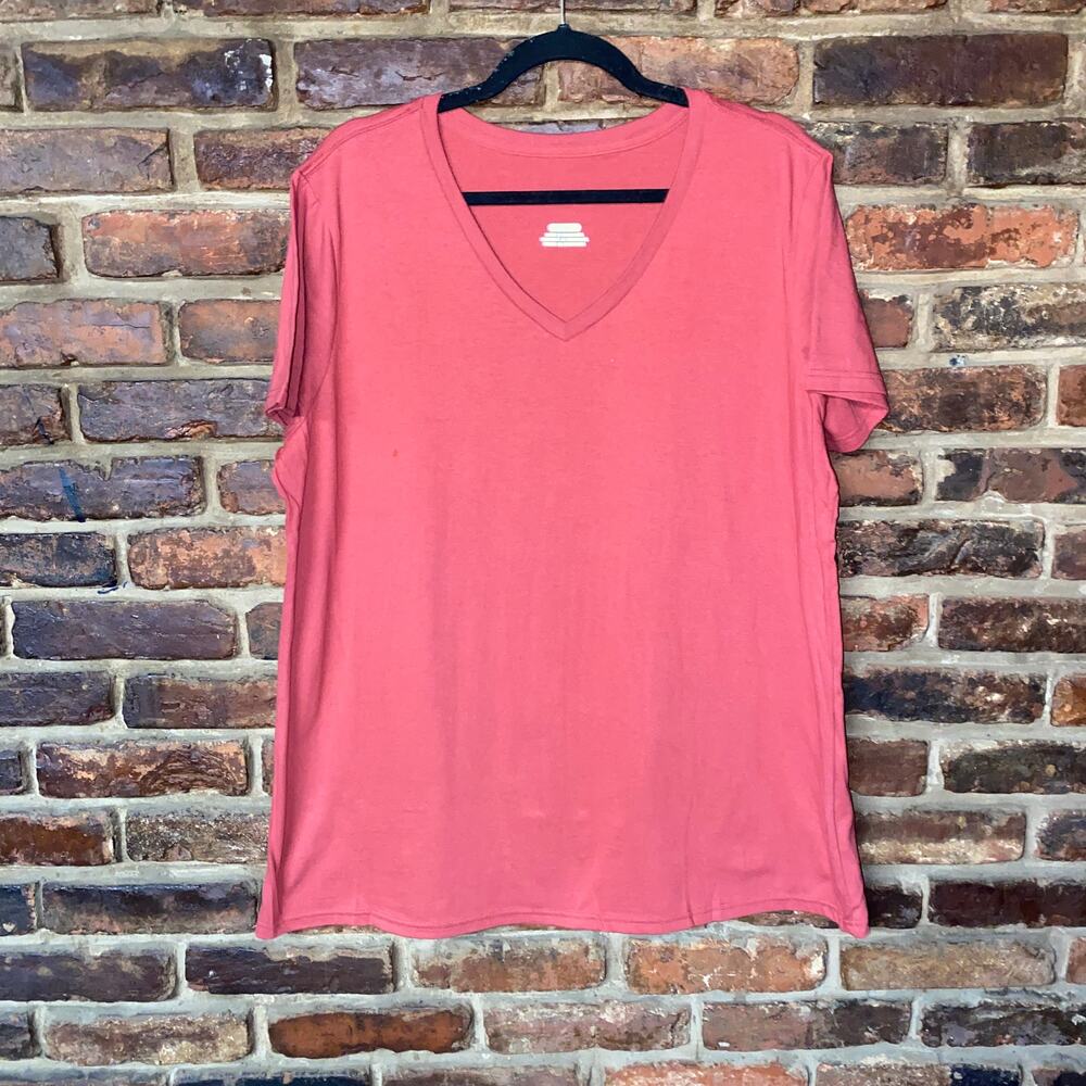 NWOT Fanatics Red Short Sleeve V-Neck Cotton T-Shirt Tee Women's Size 3XL